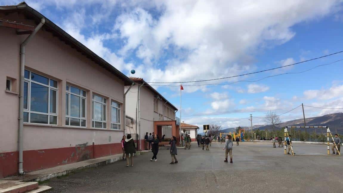 Ezine Pazar Atatürk Ortaokulu Fotoğrafı